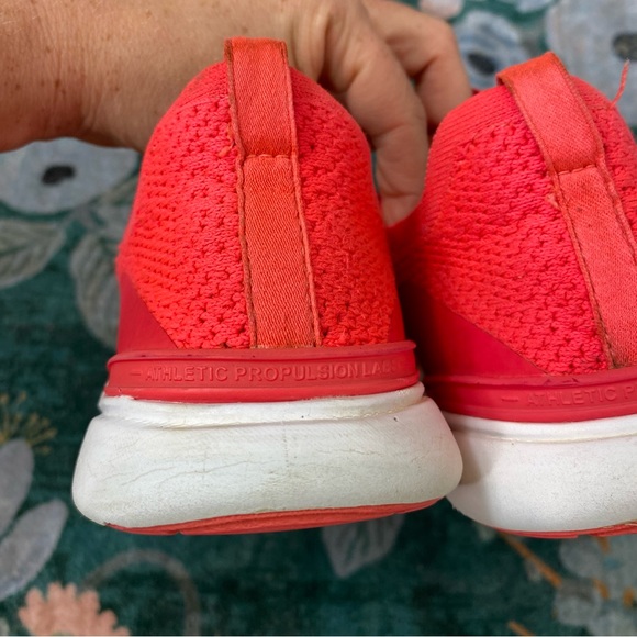 APL Techloom Bliss Sneakers Slip On Stretchy Knit Trainers 7.5 Coral Pink Orange - Picture 15 of 15